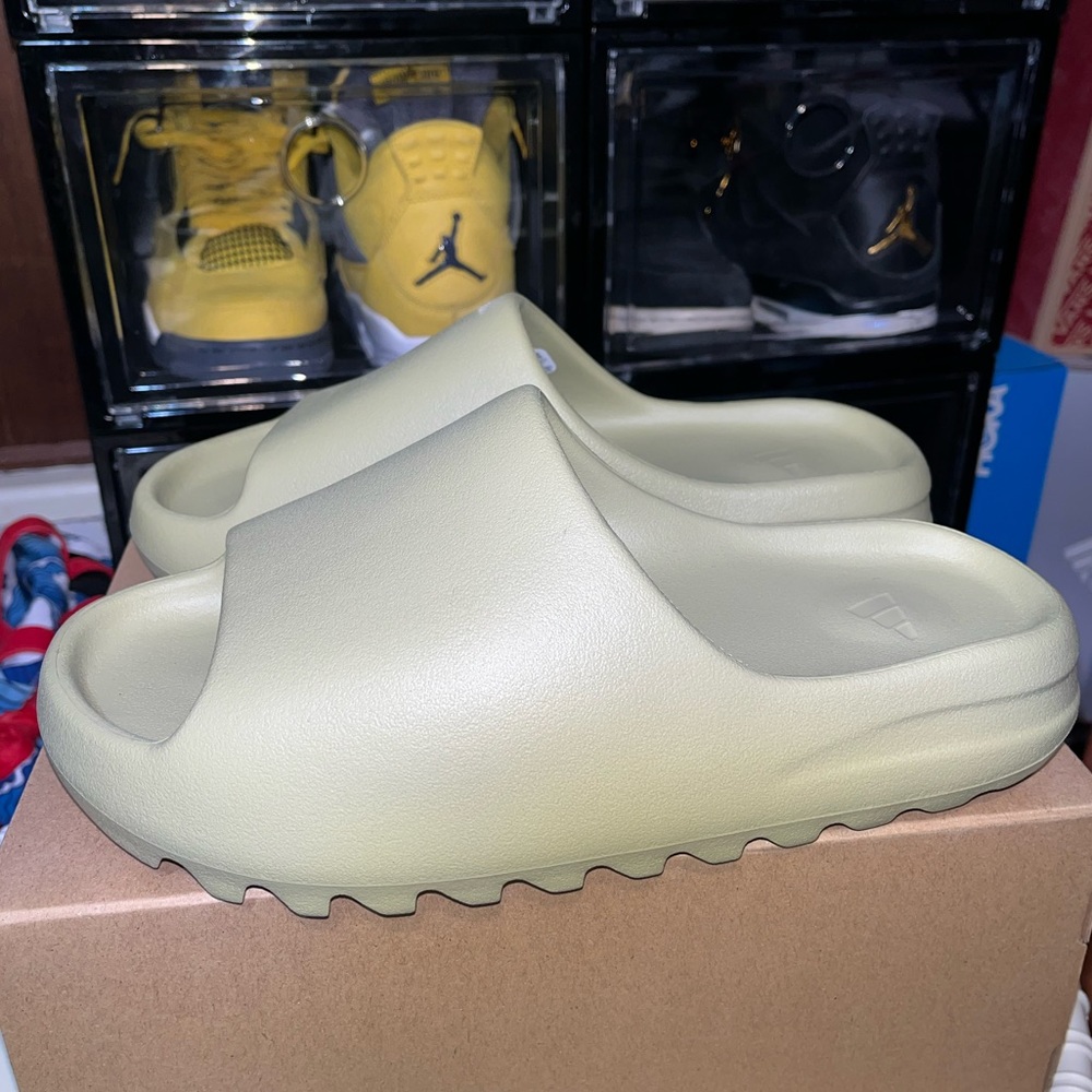 Yeezy Slide ‘Resin’ 2022